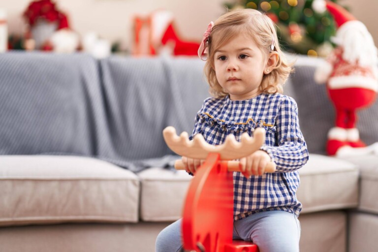 Jaka zabawka dla dwuletniej dziewczynki sprawdzi się w domu?
