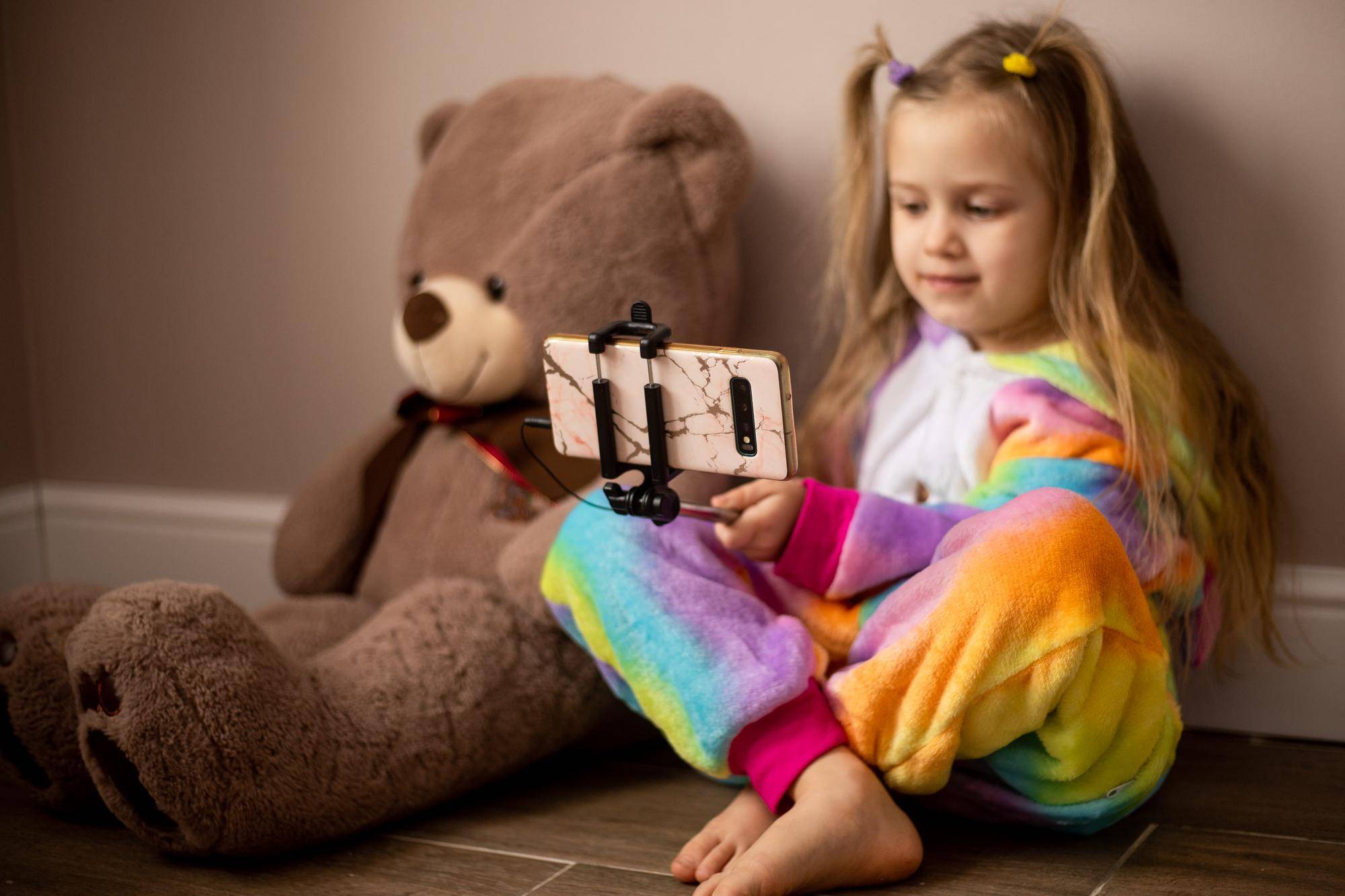 Jaka zabawka dla 2 letniej dziewczynki będzie odpowiednia?